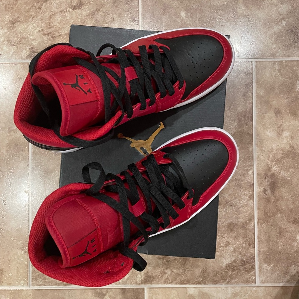 Air Jordan 1 Mid “Reverse Bred” 2022, slightly used